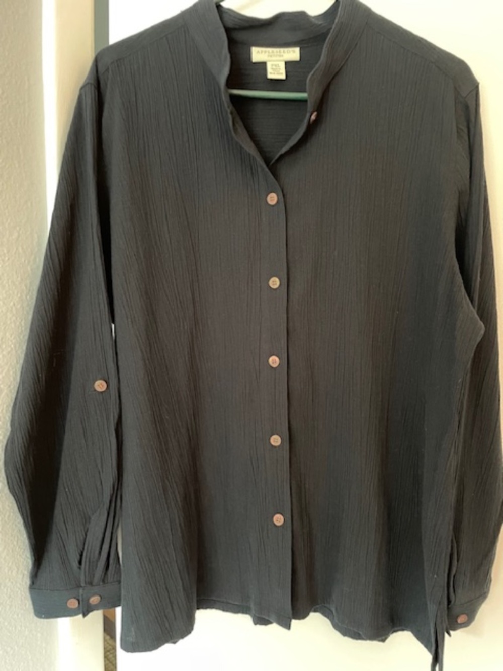 Appleseed’s Petites PXL Black Crinkle Button Front Shirt